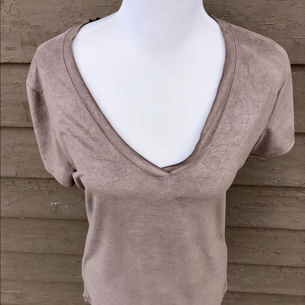 Laila Jayde faux suede basic tee! - Picture 3 of 8